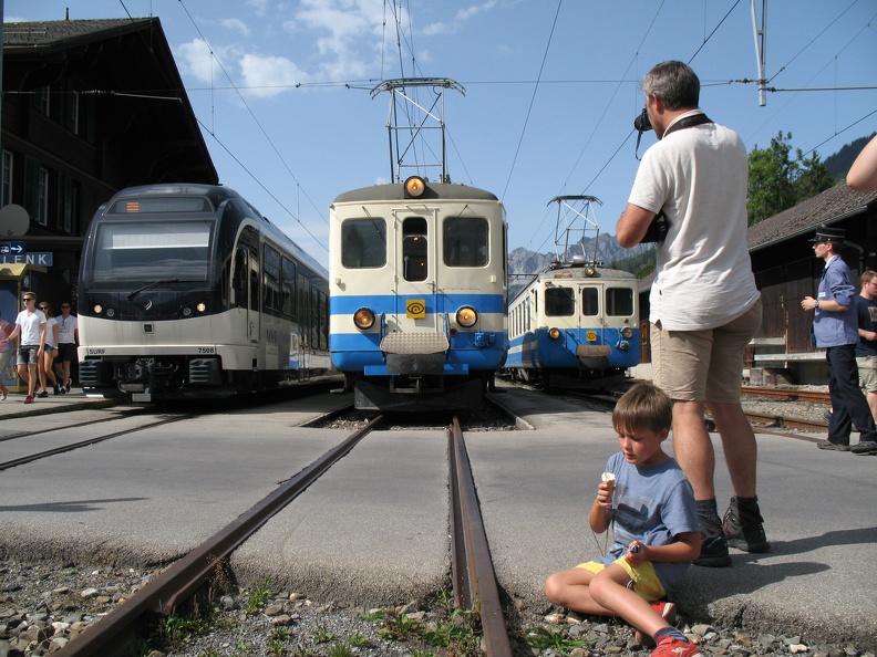 triste regard de la fin imminente d'une loco méritante et d'une glace salvatrice 